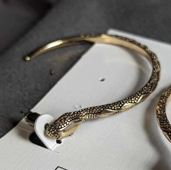 SLATE Serpentine Hoop Earrings - Picture 5 of 7